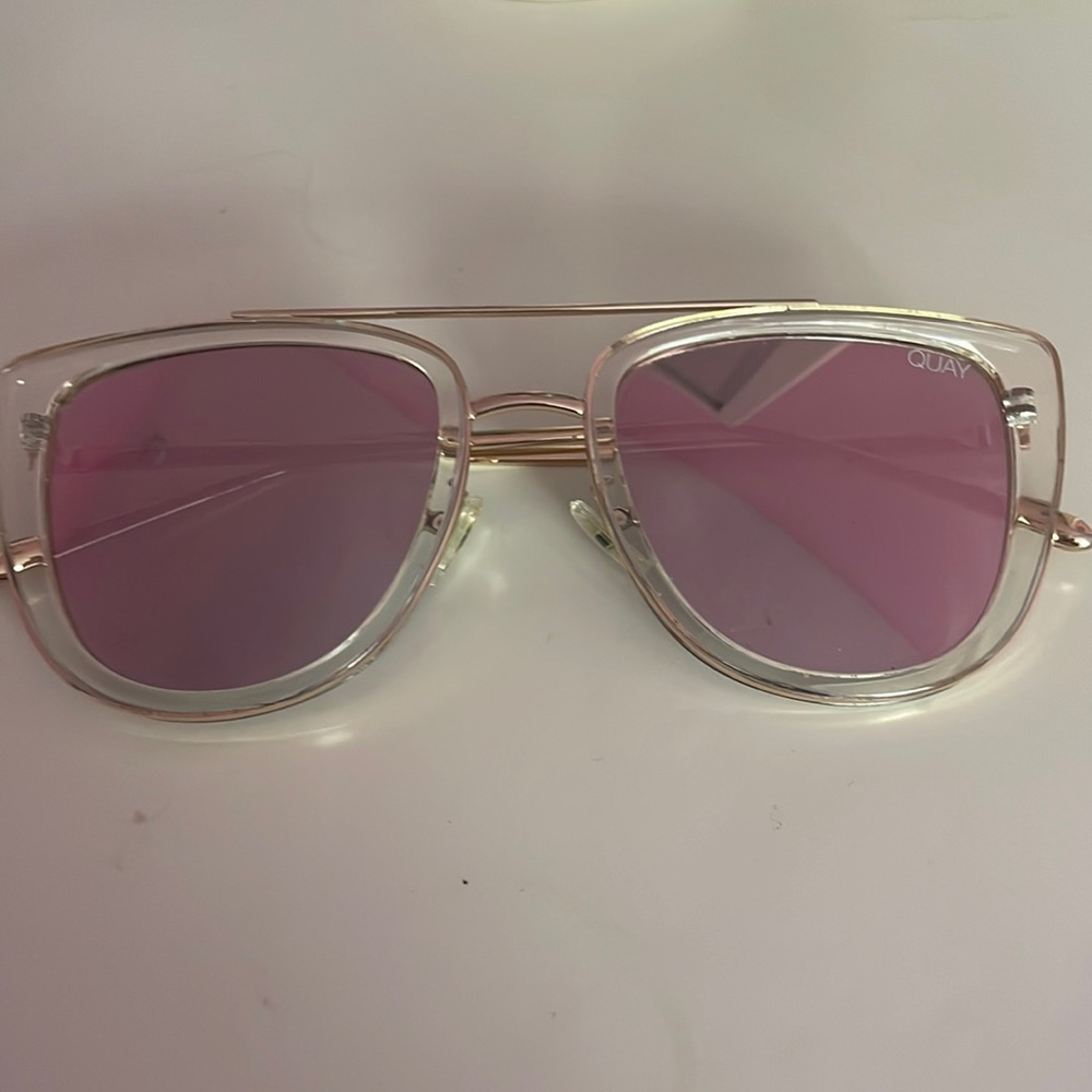 Quay mirror framed tinted glasses